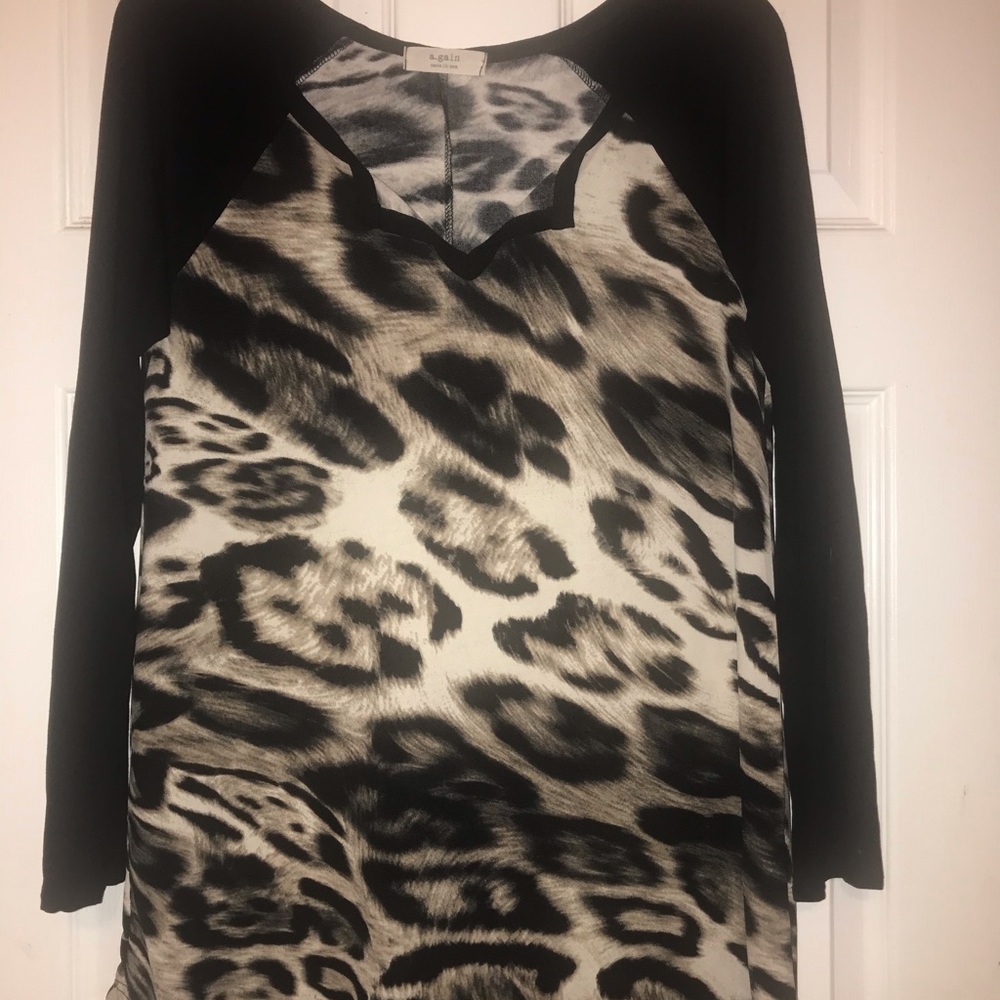 Leopard print 3/4 sleeve top